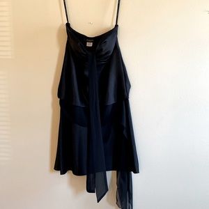 Perfect LBD, fits Small (3/4). Worn once and cleaned.